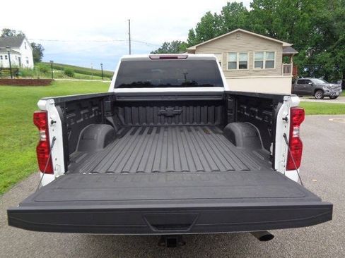 Used 2022 Chevrolet Silverado 2500 LT AWD/4WD image 5