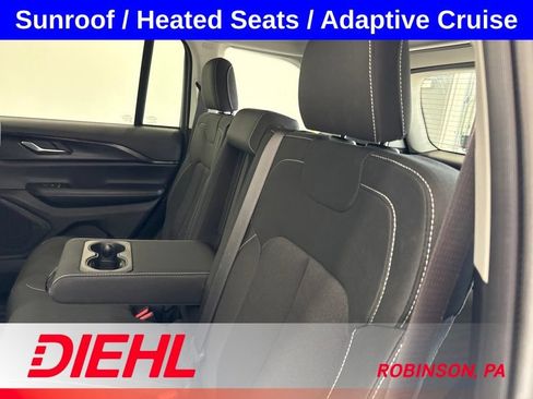 Used 2023 Jeep Grand Cherokee Laredo X AWD/4WD image 15