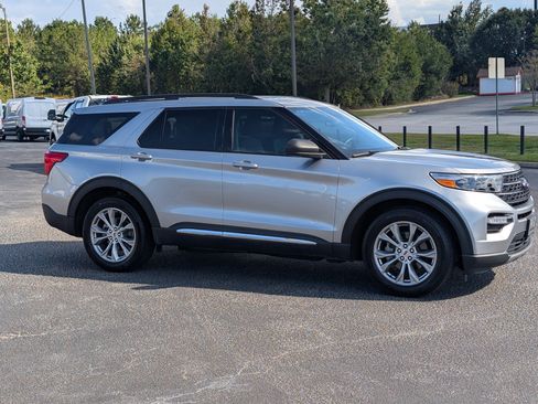 Certified 2023 Ford Explorer XLT w/ Equipment Group 202A image 8