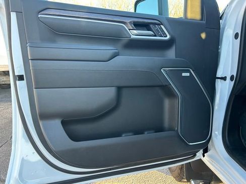 Used 2025 Chevrolet Silverado 2500 LTZ w/ LTZ Premium Package image 18