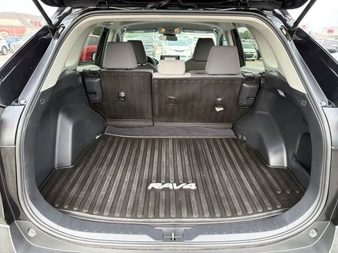 Used 2021 Toyota RAV4 XLE AWD/4WD image 24