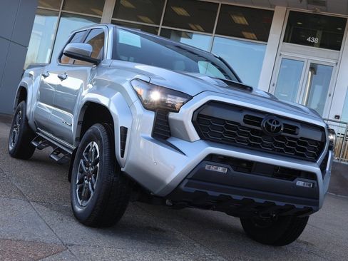 Used 2025 Toyota Tacoma 4x4 Double Cab image 7