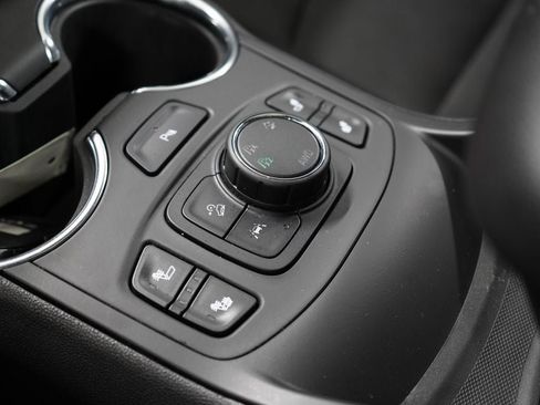 Used 2023 GMC Terrain SLT w/ Infotainment Package II AWD/4WD image 17