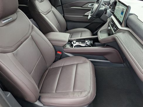 New 2026 Ford Explorer Platinum image 28