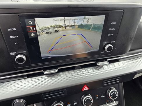 Used 2023 Kia Carnival LX image 15