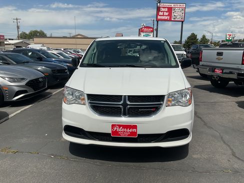Used 2017 Dodge Grand Caravan SE w/ UConnect Hands-Free Group FWD image 3