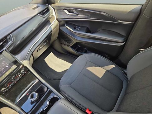 Used 2024 Jeep Grand Cherokee L Laredo w/ Luxury Tech Group I image 29