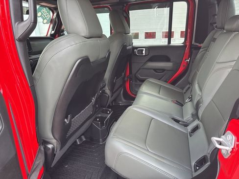 Used 2025 Jeep Gladiator Mojave image 15
