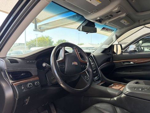 Used 2018 Cadillac Escalade ESV Premium Luxury AWD/4WD image 7
