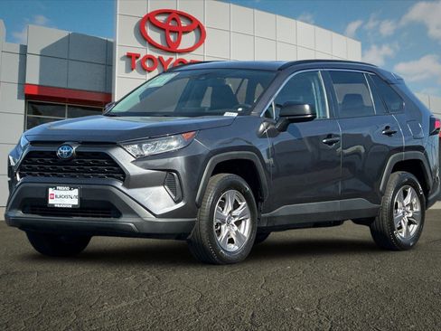 Used 2021 Toyota RAV4 LE image 7