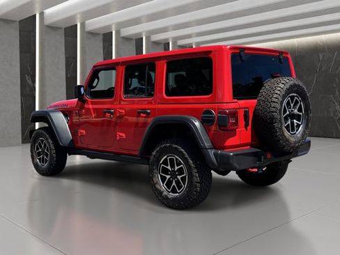 Used 2025 Jeep Wrangler Unlimited Rubicon AWD/4WD image 4