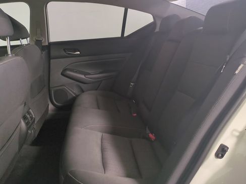 Used 2019 Nissan Altima 2.5 SV FWD image 14