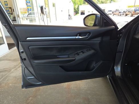 Used 2022 Nissan Altima 2.5 SV FWD image 37