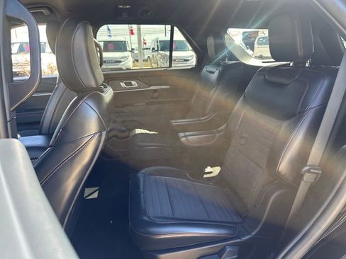Used 2025 Ford Explorer ST-Line AWD/4WD image 32