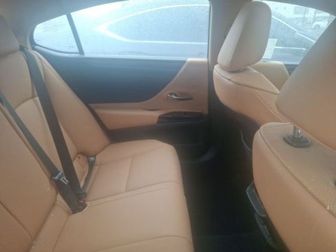 Used 2023 Lexus ES 300h w/ Premium Package image 4