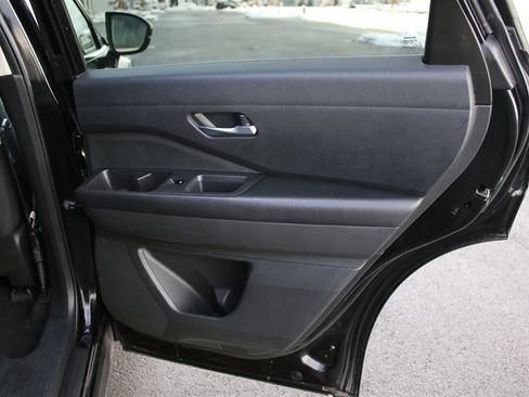 Used 2022 Nissan Pathfinder SV image 24