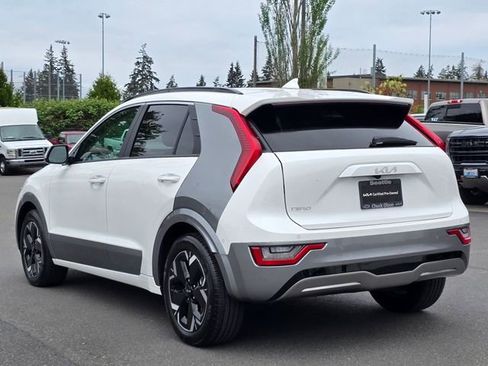 Certified 2024 Kia Niro Wave w/ Wave Preserve Package FWD image 3