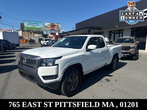 Used 2025 Nissan Frontier SV image 3