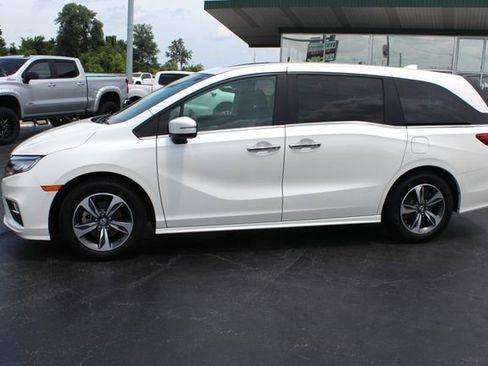 Used 2018 Honda Odyssey Touring image 3