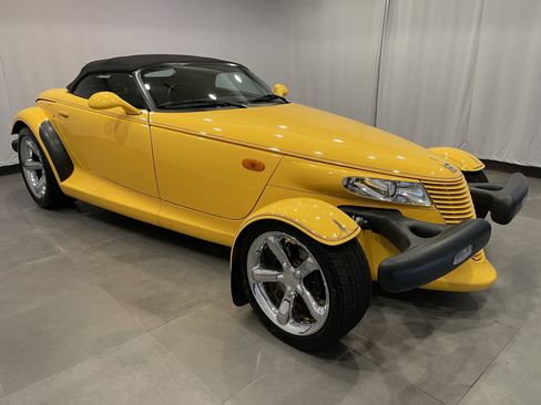 Used 2002 Chrysler Prowler RWD image 3