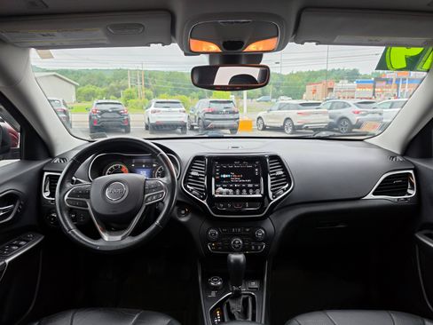 Used 2019 Jeep Cherokee Limited w/ Luxury Group AWD/4WD image 15