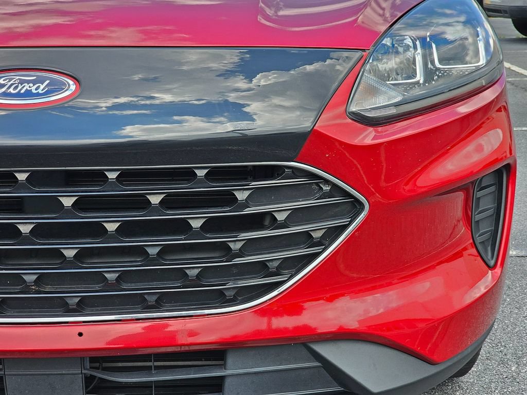 Used 2022 Ford Escape SE w/ SE Sport Appearance Package FWD image 9
