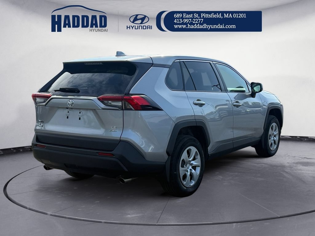 Used 2022 Toyota RAV4 LE AWD/4WD image 5