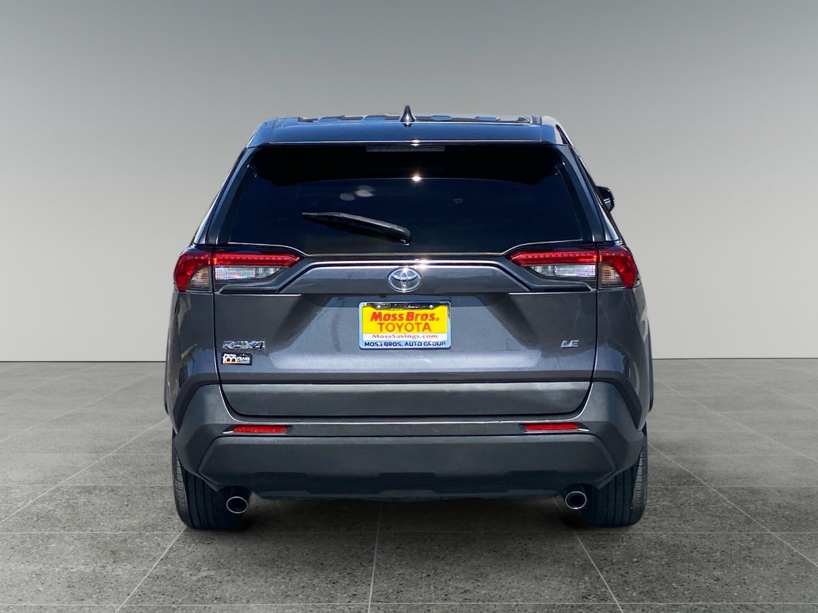 Used 2022 Toyota RAV4 LE FWD image 4