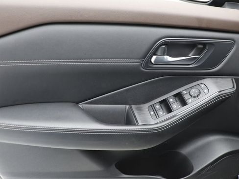 Used 2023 Nissan Rogue SV w/ SV Premium Package image 14