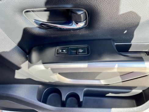 Used 2017 Nissan Titan SV image 42
