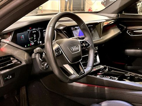 Used 2024 Audi e-tron GT Premium Plus image 18