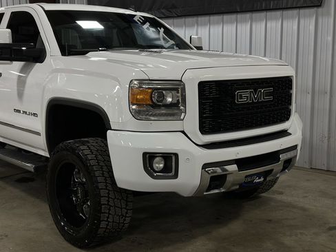 Used 2015 GMC Sierra 2500 Denali w/ Duramax Plus Package image 9