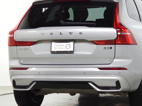 Certified 2025 Volvo XC60 B5 Plus AWD/4WD image 10