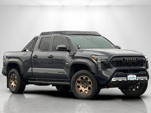 Used 2025 Toyota Tacoma 4x4 Double Cab Hybrid image 2