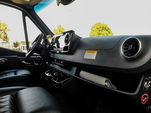 Used 2023 Mercedes-Benz Sprinter 2500 image 42