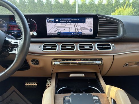 Used 2024 Mercedes-Benz GLS 450 4MATIC image 31