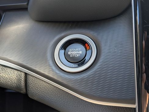 New 2025 Jeep Grand Cherokee Altitude image 15