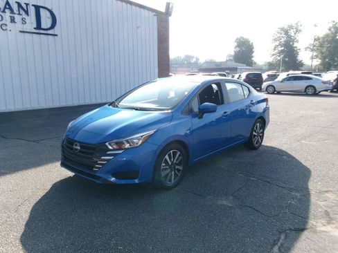 Used 2024 Nissan Versa SV FWD image 2