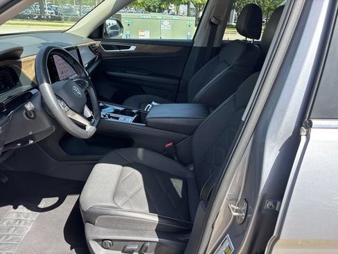 Used 2024 Volkswagen Atlas SE AWD/4WD image 16