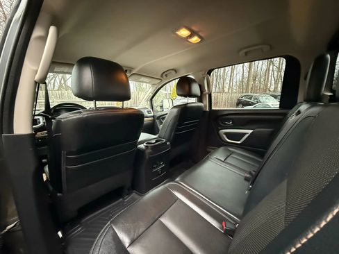 Used 2017 Nissan Titan SL image 21