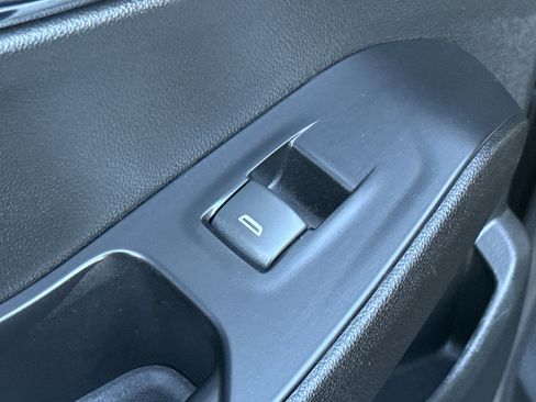 Used 2023 Chevrolet Traverse LT image 31