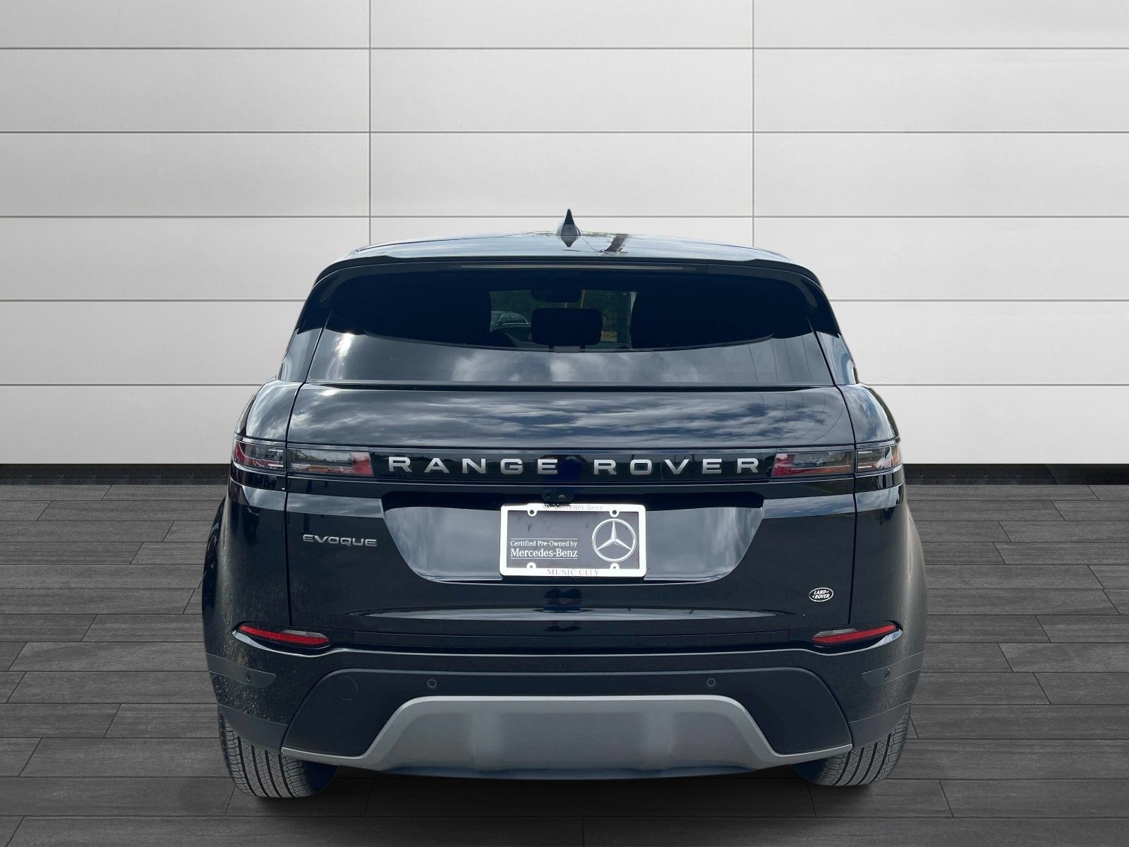 Used 2024 Land Rover Range Rover Evoque S AWD/4WD image 4
