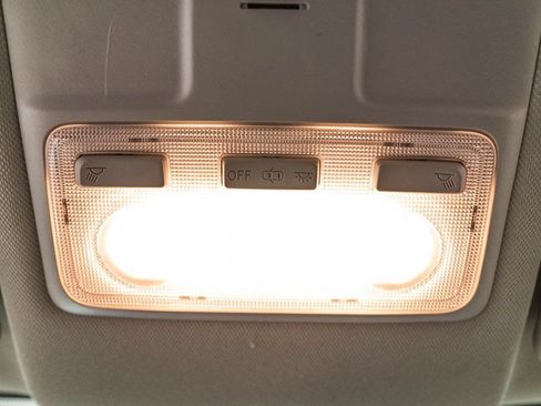 Used 2015 Toyota RAV4 LE AWD/4WD image 28