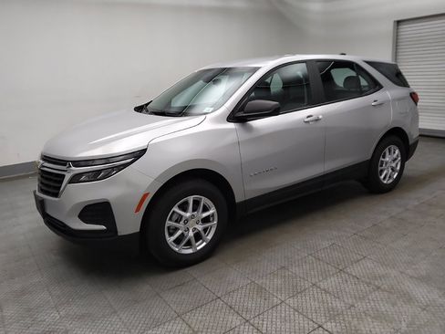 Used 2022 Chevrolet Equinox LS image 2