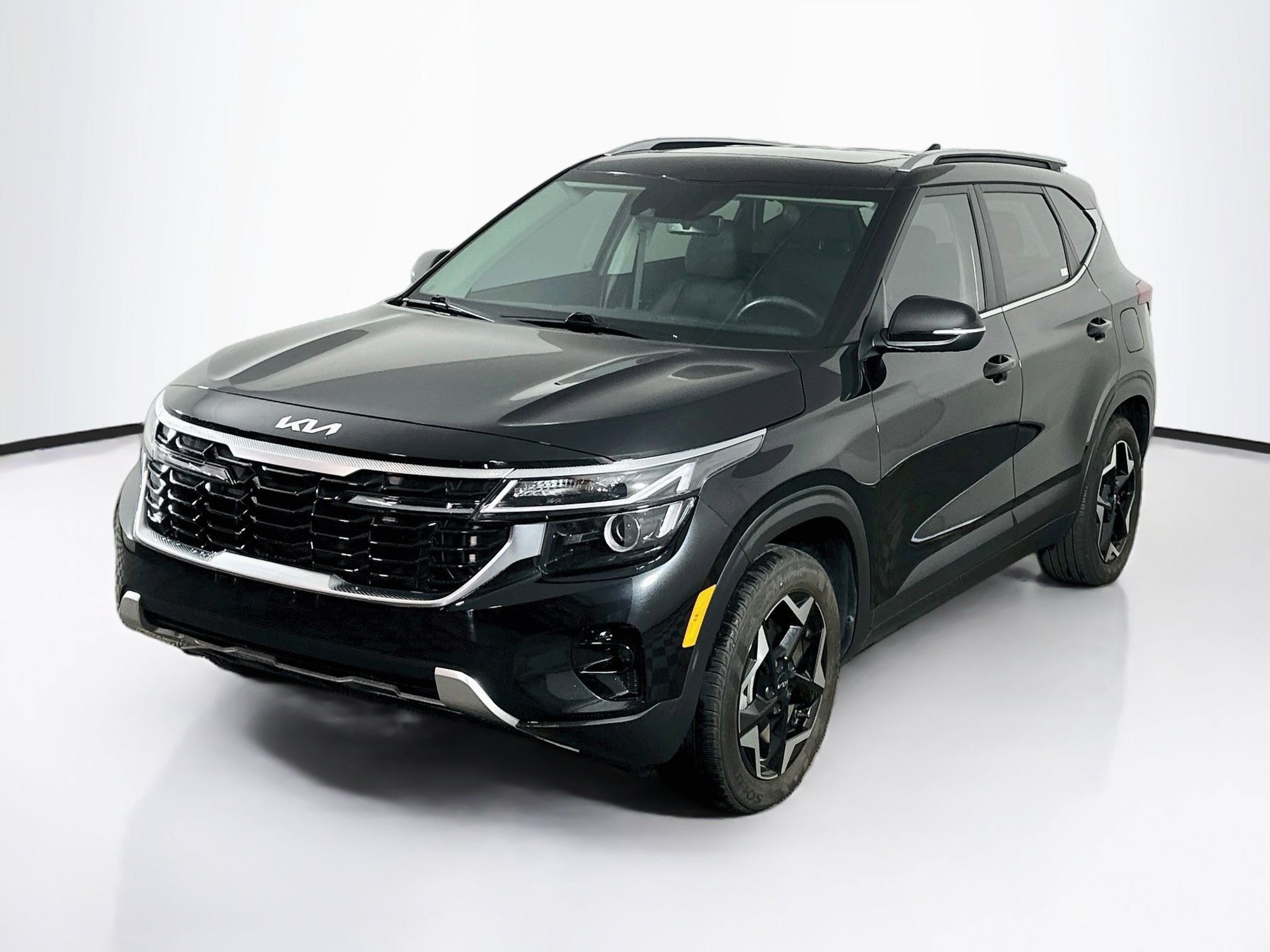 Used 2024 Kia Seltos EX AWD/4WD image 3