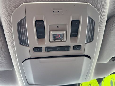 Used 2020 Toyota Highlander XLE image 26