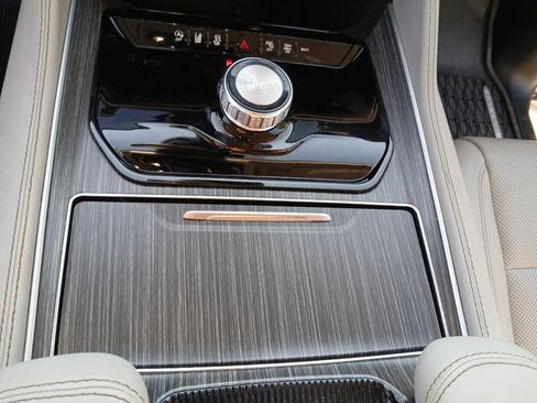 Used 2024 Jeep Wagoneer L Series II w/ Flexible Seating Group RWD image 18