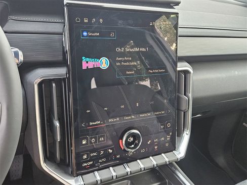 New 2025 GMC Acadia Elevation image 22