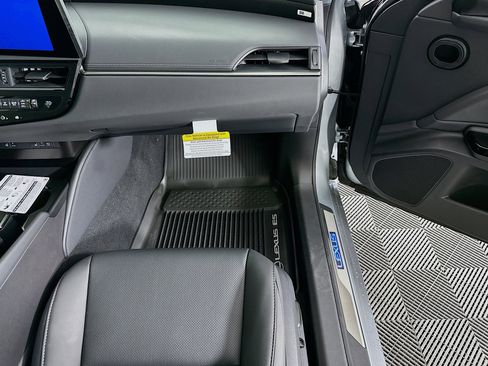 New 2025 Lexus ES 300h w/ Premium Package image 33