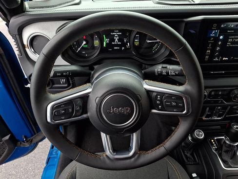 Used 2024 Jeep Wrangler Unlimited Sahara AWD/4WD image 17